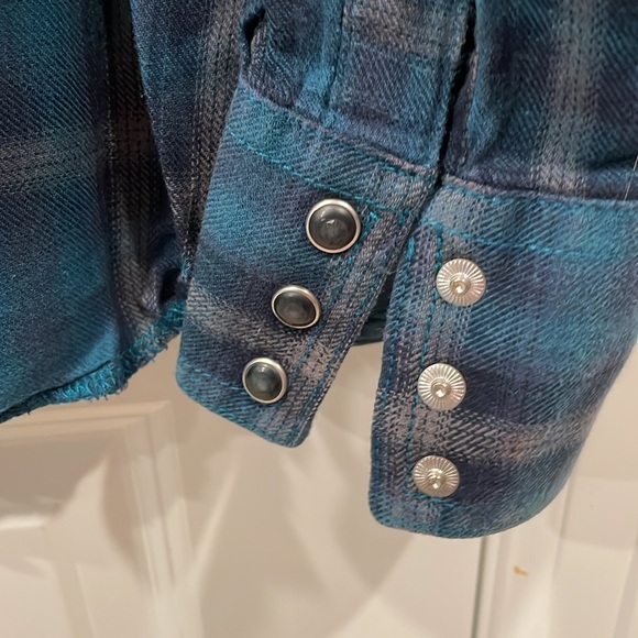 VINTAGE Wrangler Retro Snap Button Up Long Sleeved Blue Plaid in Size XL - Picture 8 of 13